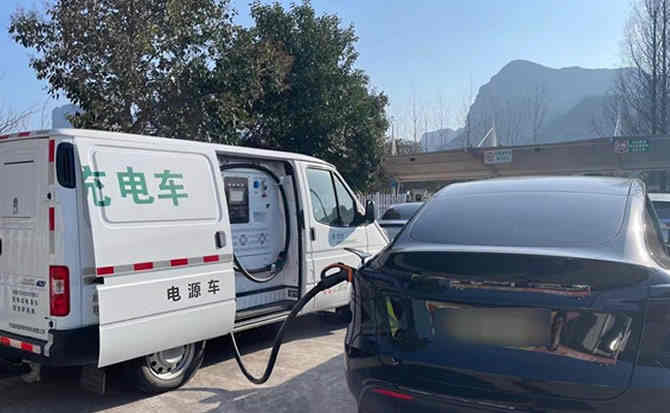 黄龙汽车搭电