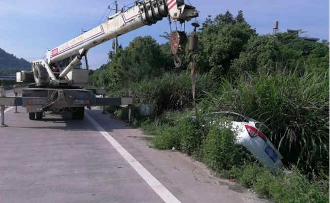 黄龙重载吊车救援 黄龙重载吊车救援
